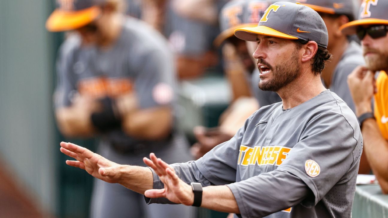 Tennessee suspendió al entrenador de béisbol Tony Vitello por la Serie de Dayton