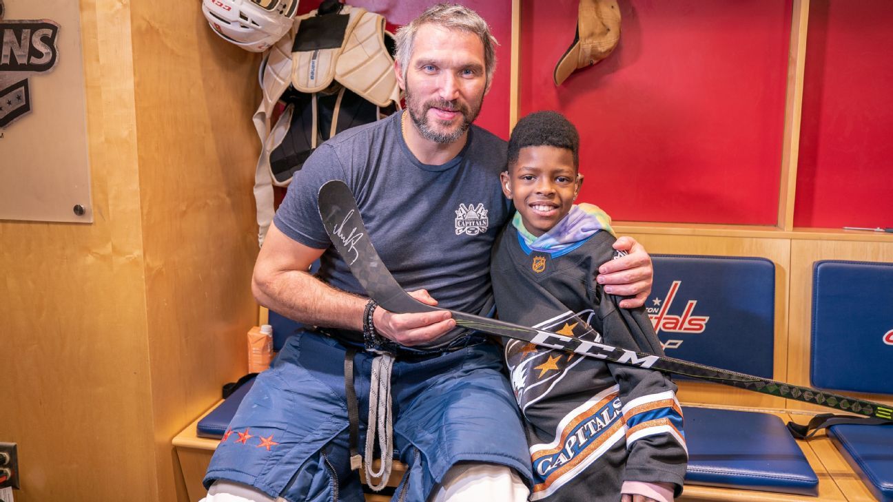 Los Capitals reciben al jugador de hockey sordo Kevon Woodard en las instalaciones